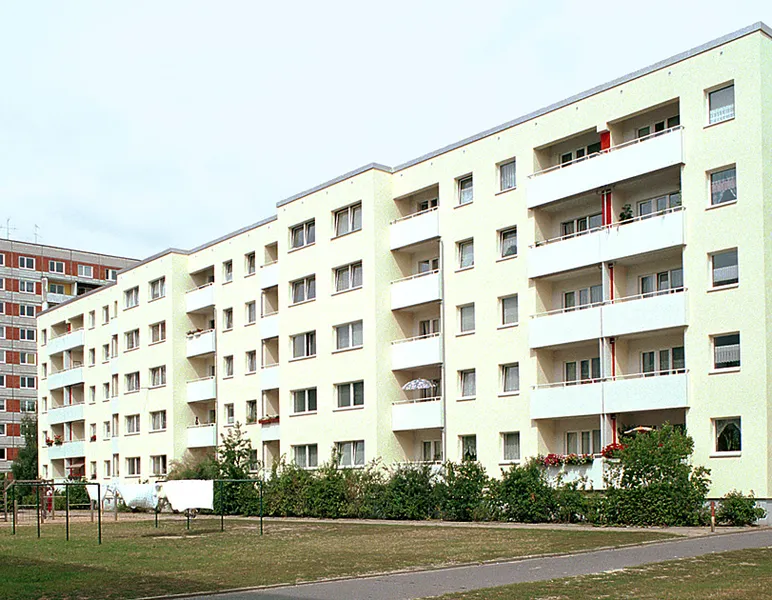 Renovierungsbedürftige 4-Zimmer-Wohnung mit Balkon — photo 1